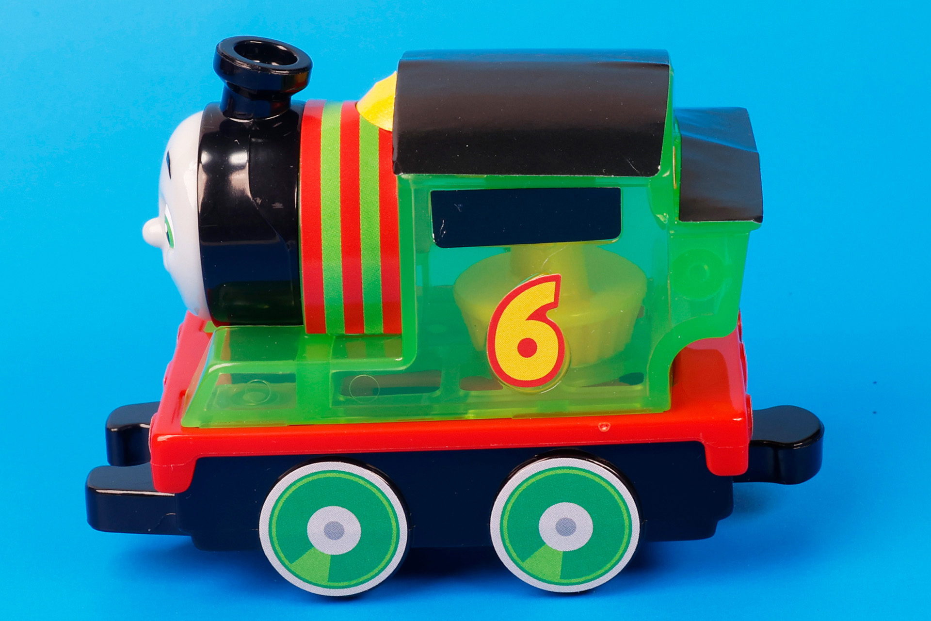 シールで見えにくくなっているが、中に星形のパーツが組み込まれている