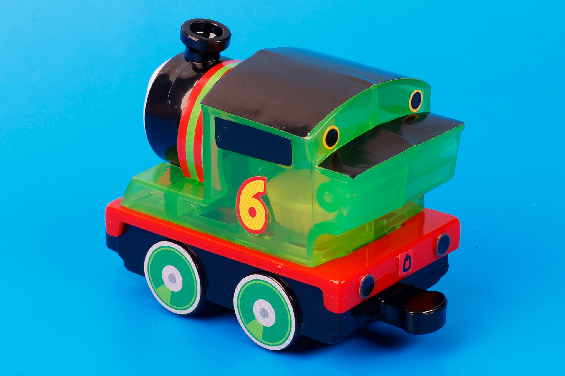 シュッとしたスタイルになっており、後ろ姿もかっこいい