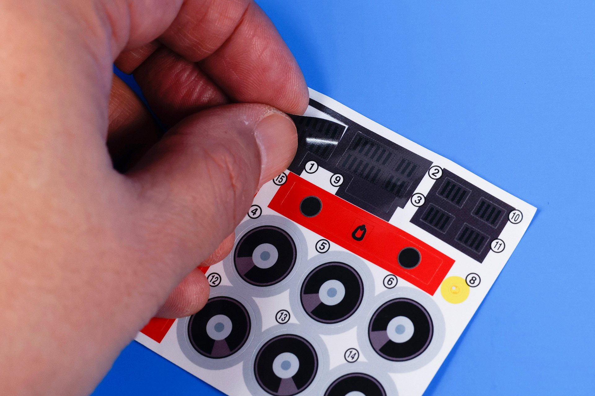 まずはこちらのシールを貼っていこう！