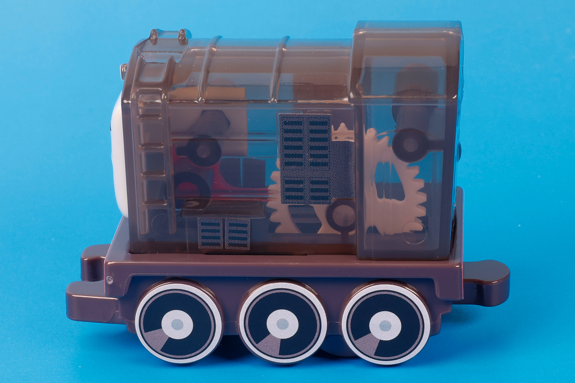 黒い車両の中身は、クリアパーツで透けて見える