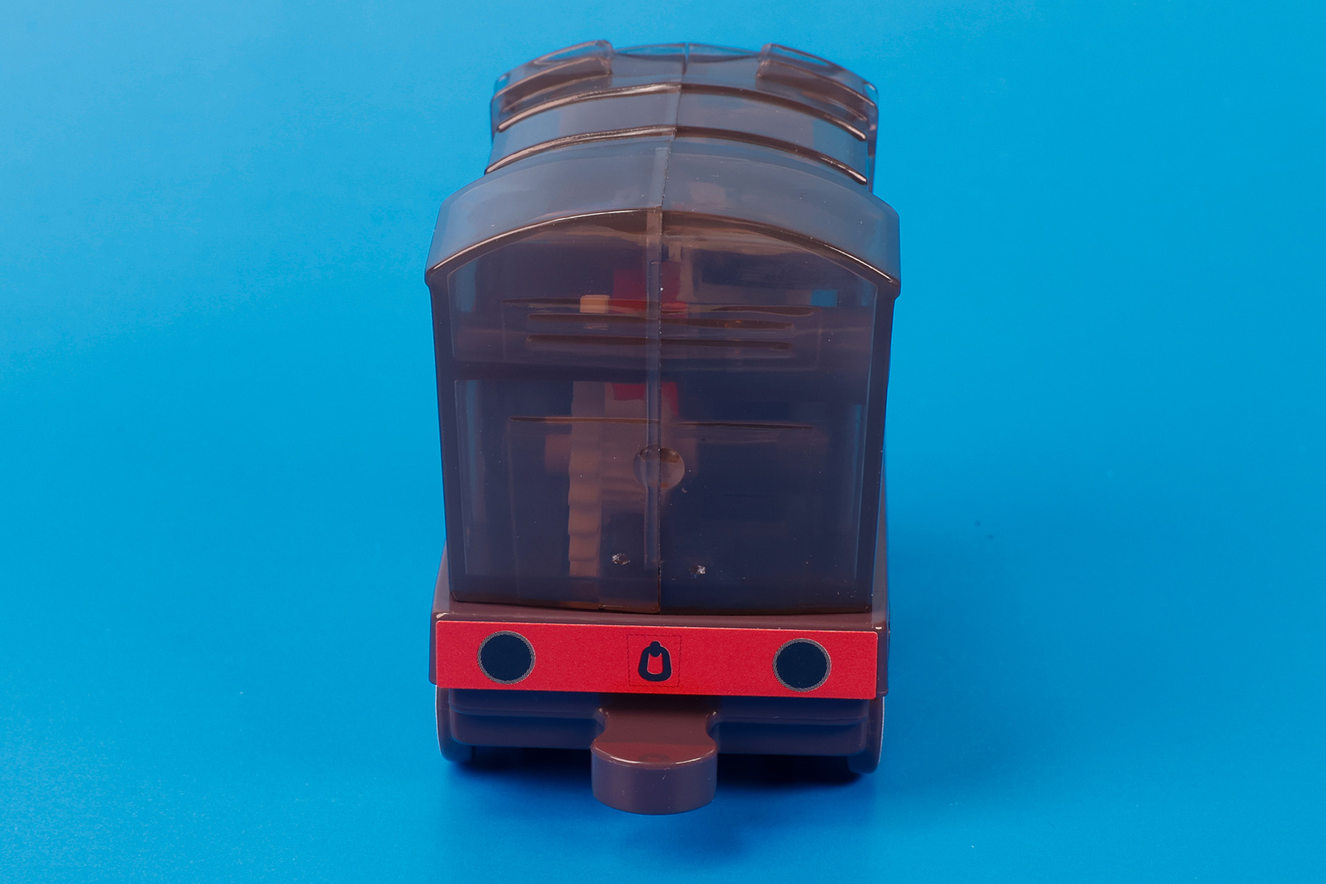 前面だけではなく、背面側も連結部分は赤いシールで再現されている