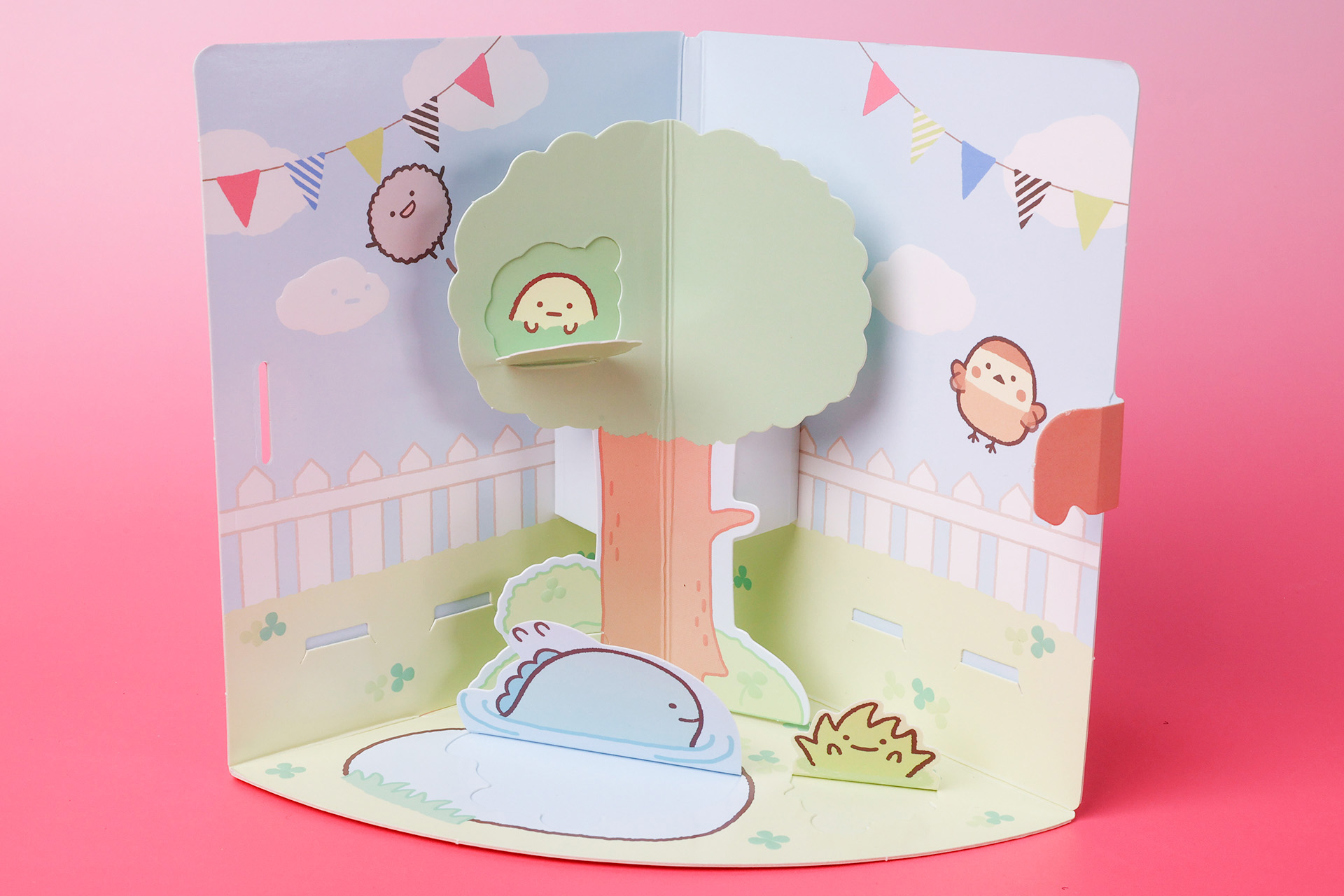 おもちゃを広げると、こんな感じに設置できる