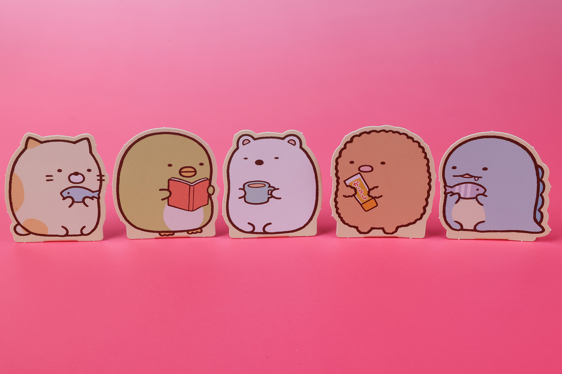 ねこ、ぺんぎん？、しろくま、とんかつ、とかげが描かれたキャラクターカード