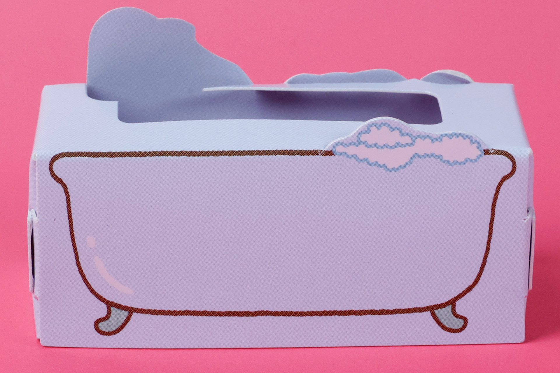 バスタブの裏側も絵が描かれている