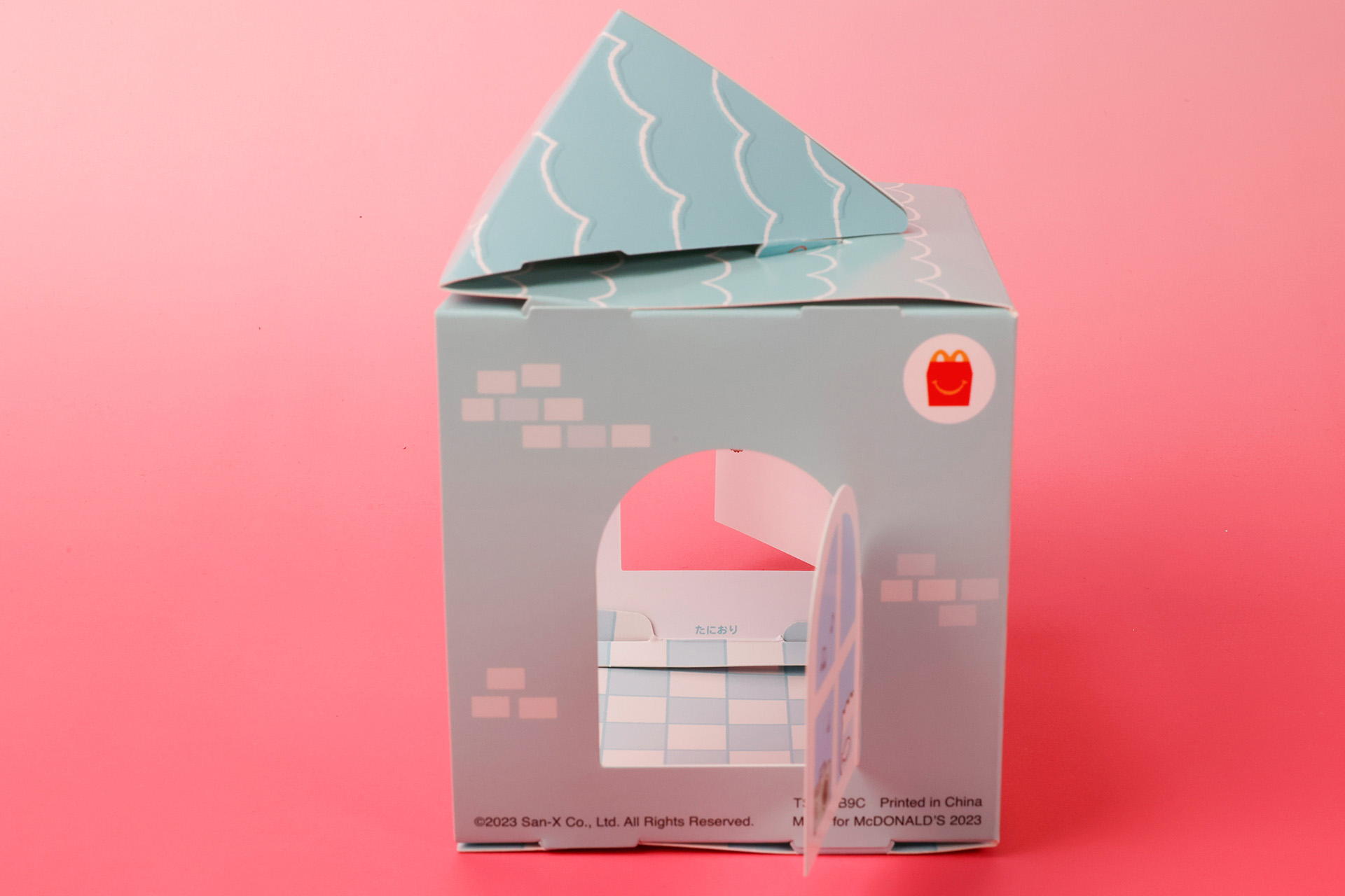 建物はレンガ造りなのか、模様が入っているところが面白い