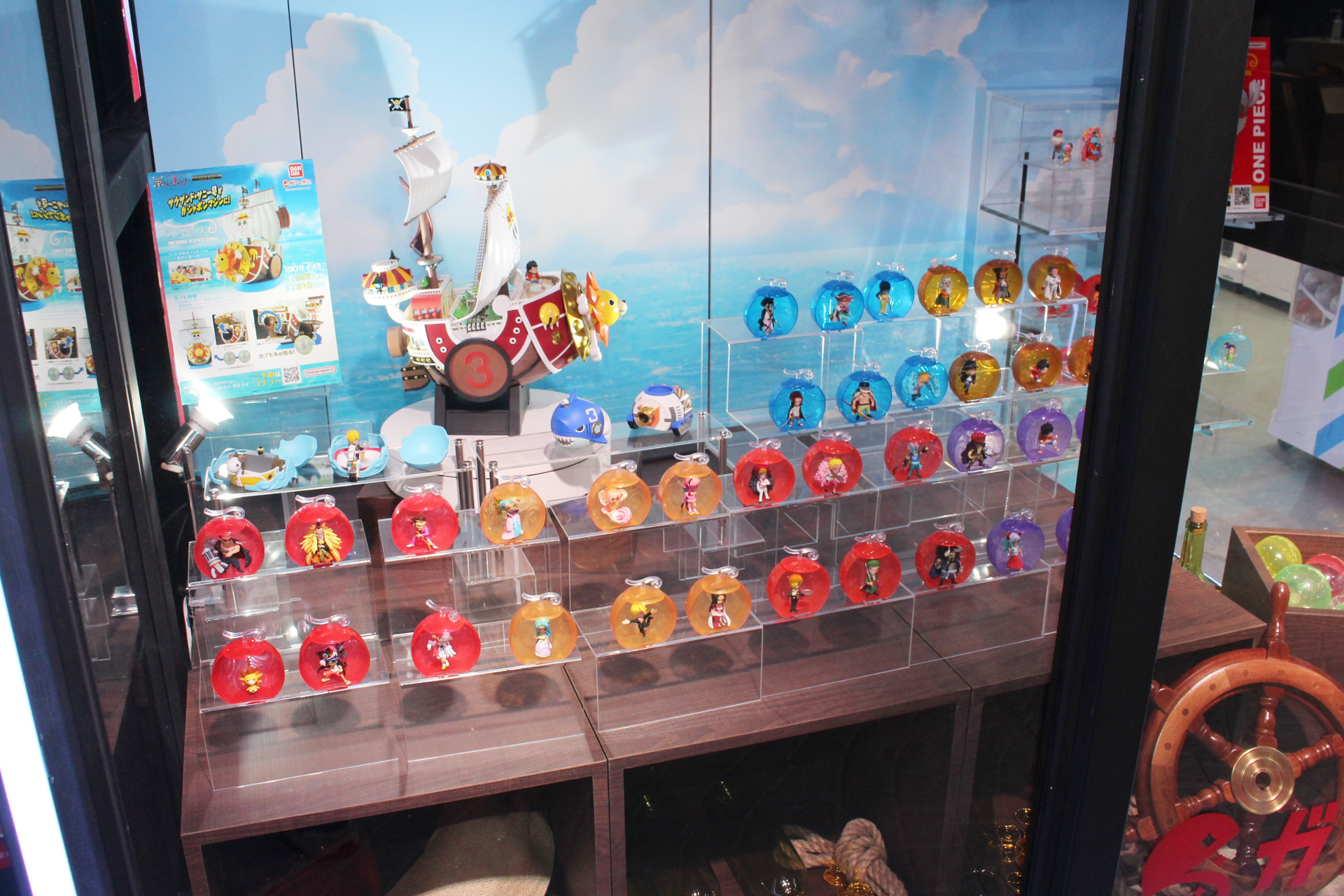 「ガシャポンのデパート池袋総本店」では、「ワンピの実」の過去ラインナップや試作品も展示中だ