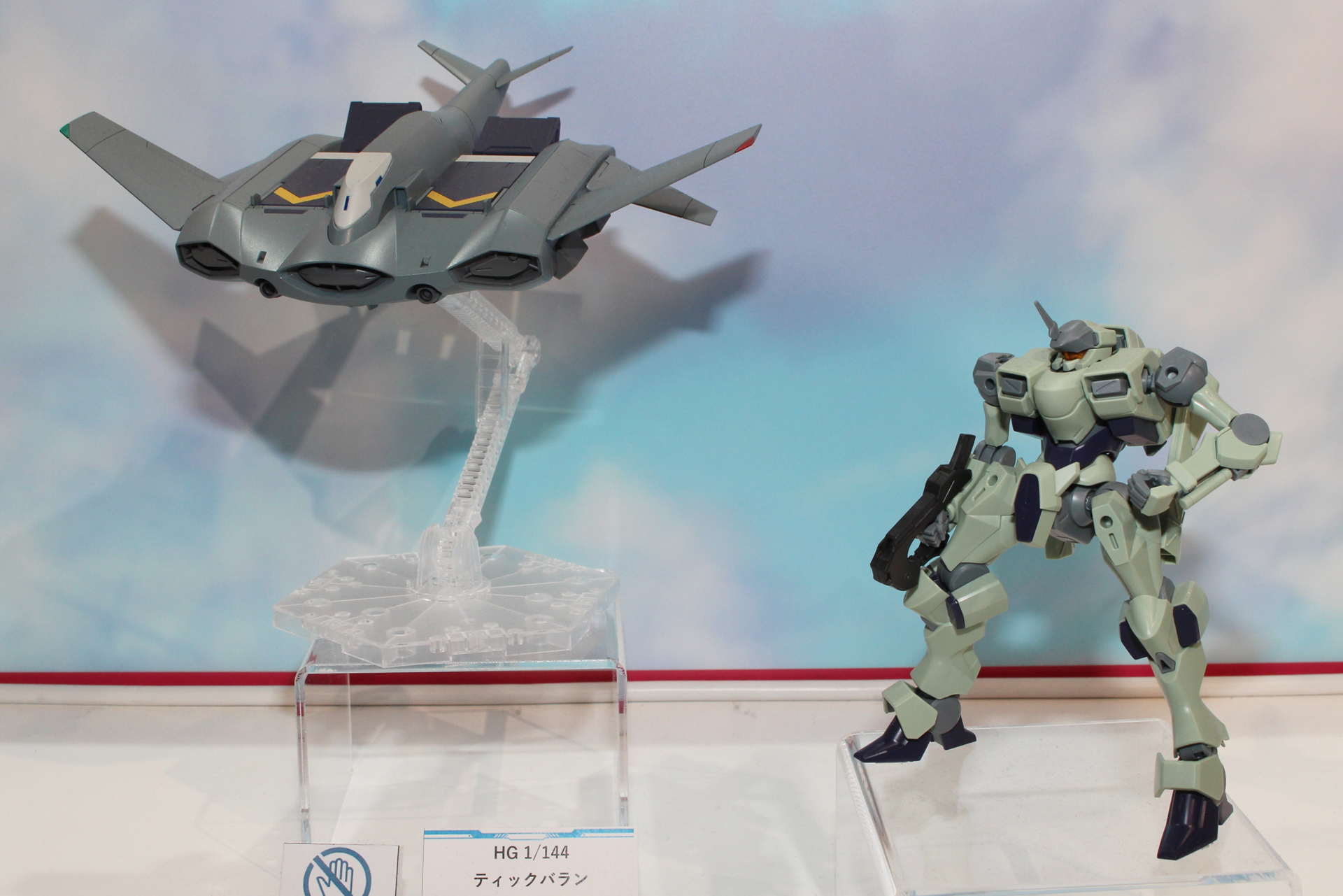 HG 1/144 ティックバラン（左）とHG 1/144 ザウォート（右）。共に2月発売