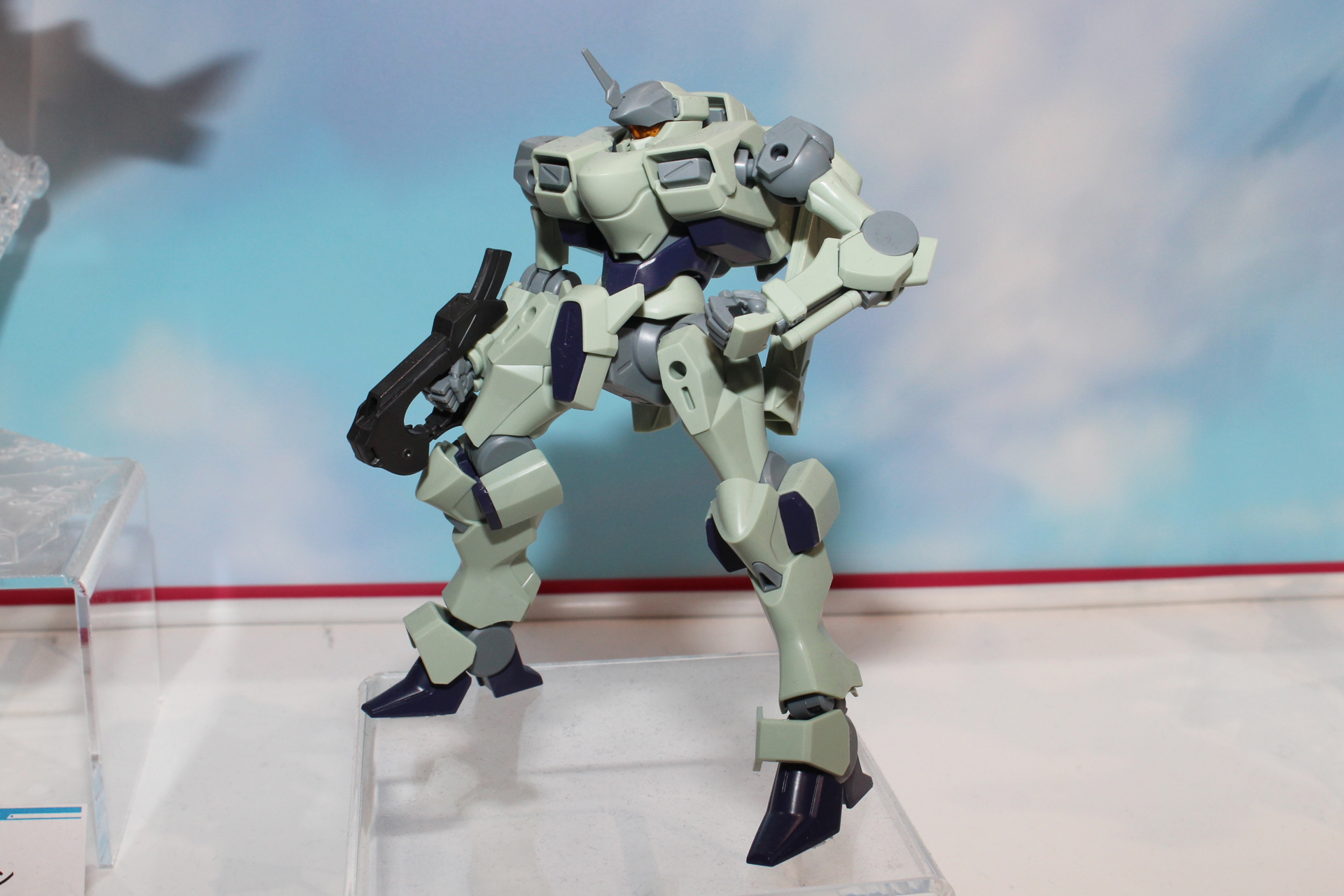 エランの機体として初登場したザウォート。3機を相手に勝利する活躍を見せた