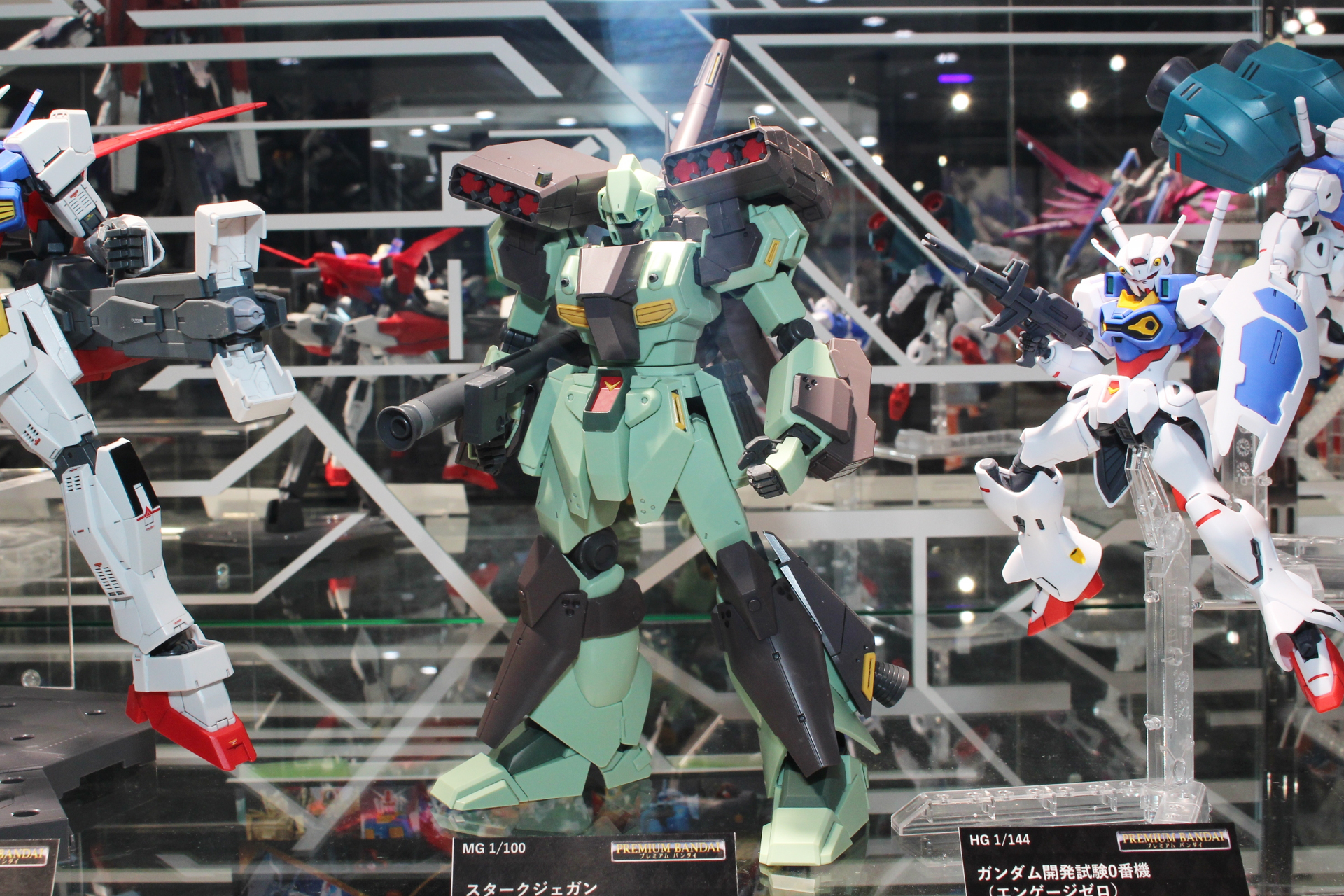 「MG 1/100 スタークジェガン」。2月発売予定（1次予約分）。価格は7,480円（税込）。プレミアムバンダイ販売商品