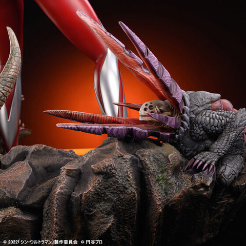 全高約57cmの巨大スタチュー「シン・ウルトラマン ワンダーフィギュア