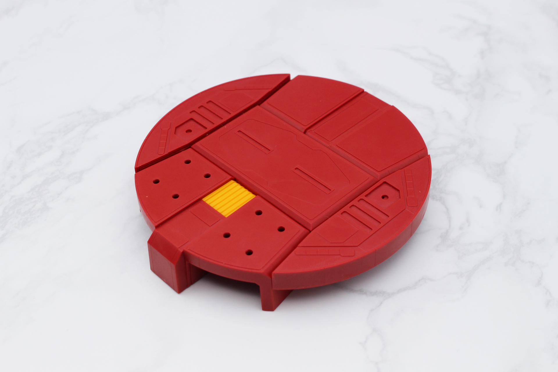 デッキの組み立て。色分けパーツを最初に取り付けてから組み立てていく