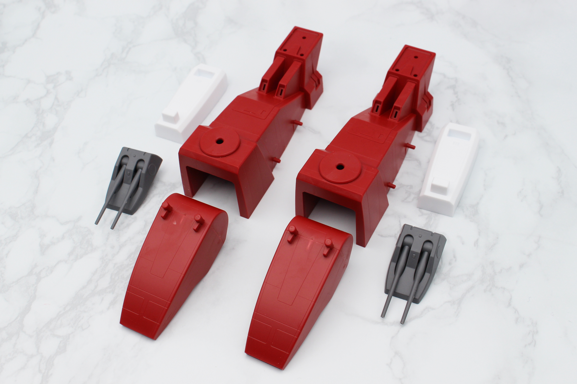 脚部の主なパーツを2組ずつ組み立てる