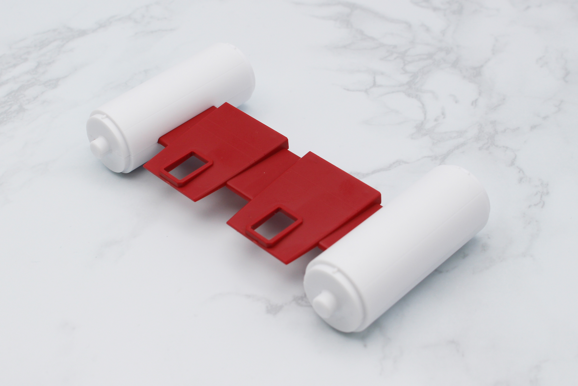 左右のエンジンを組み立てて、脚部パーツを取り付ける