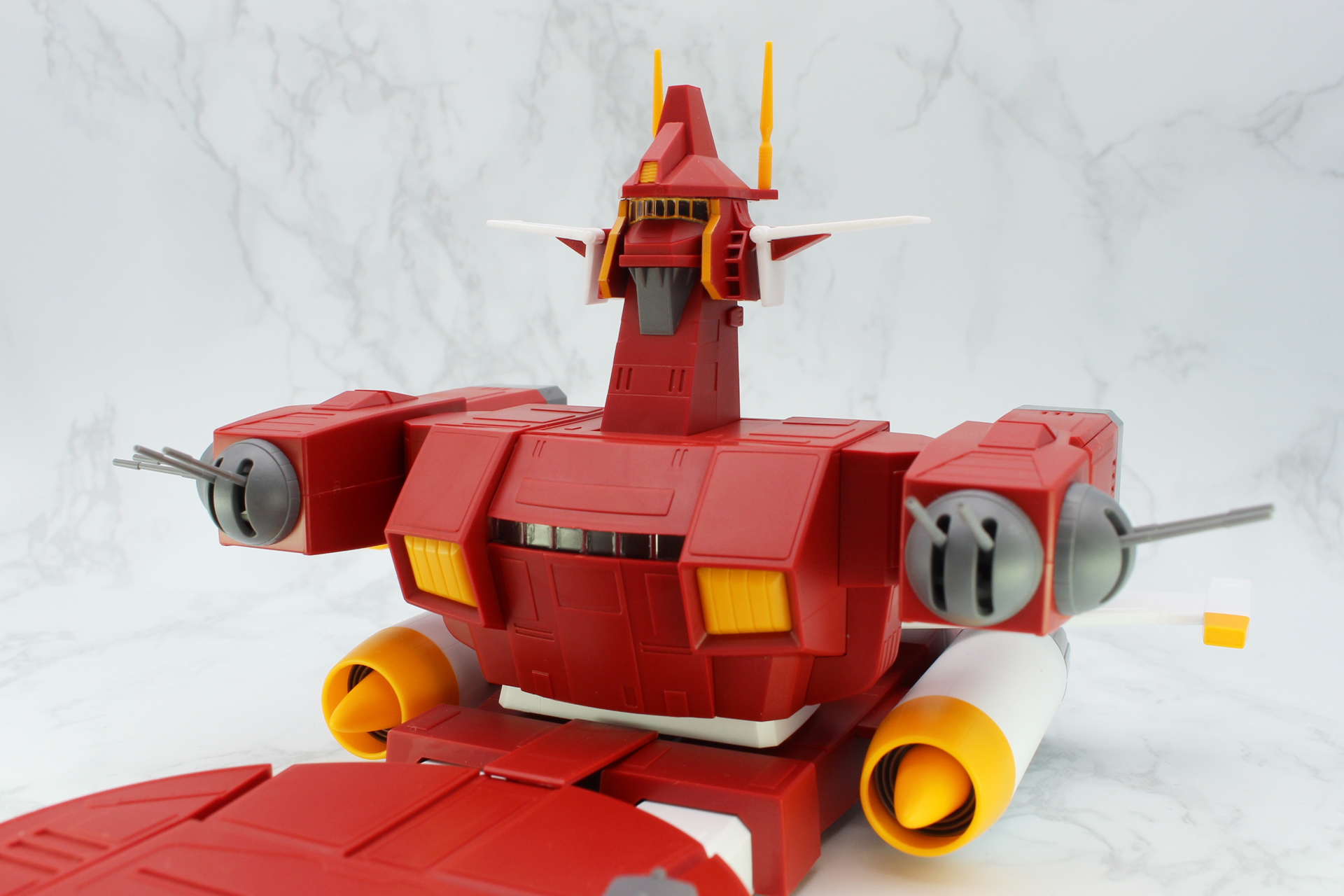 艦橋はカーゴ一家の1番艦の形状。2番艦は他機種のバリエーションも発売されるのだろうか