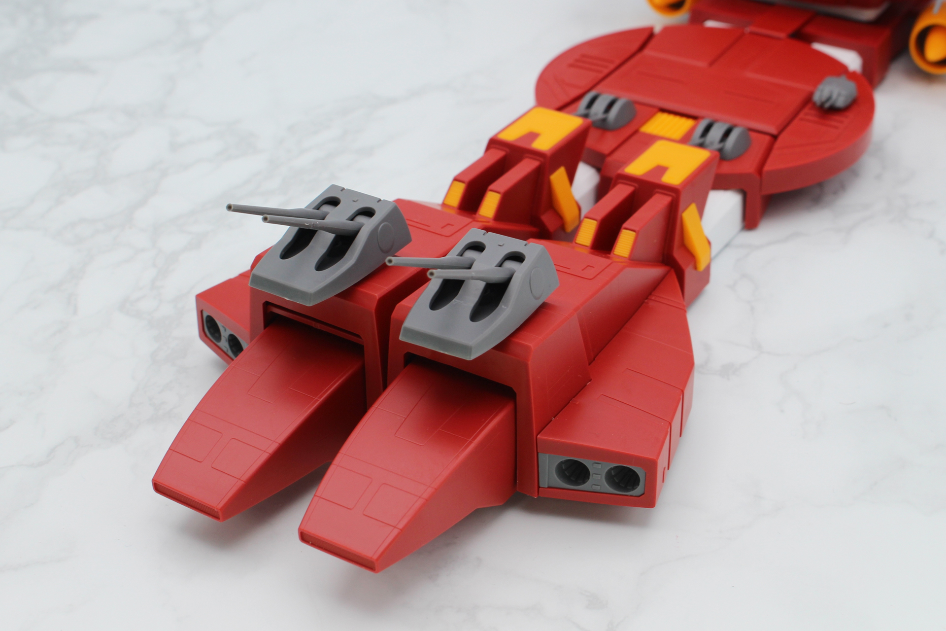 武装の砲身は可動する