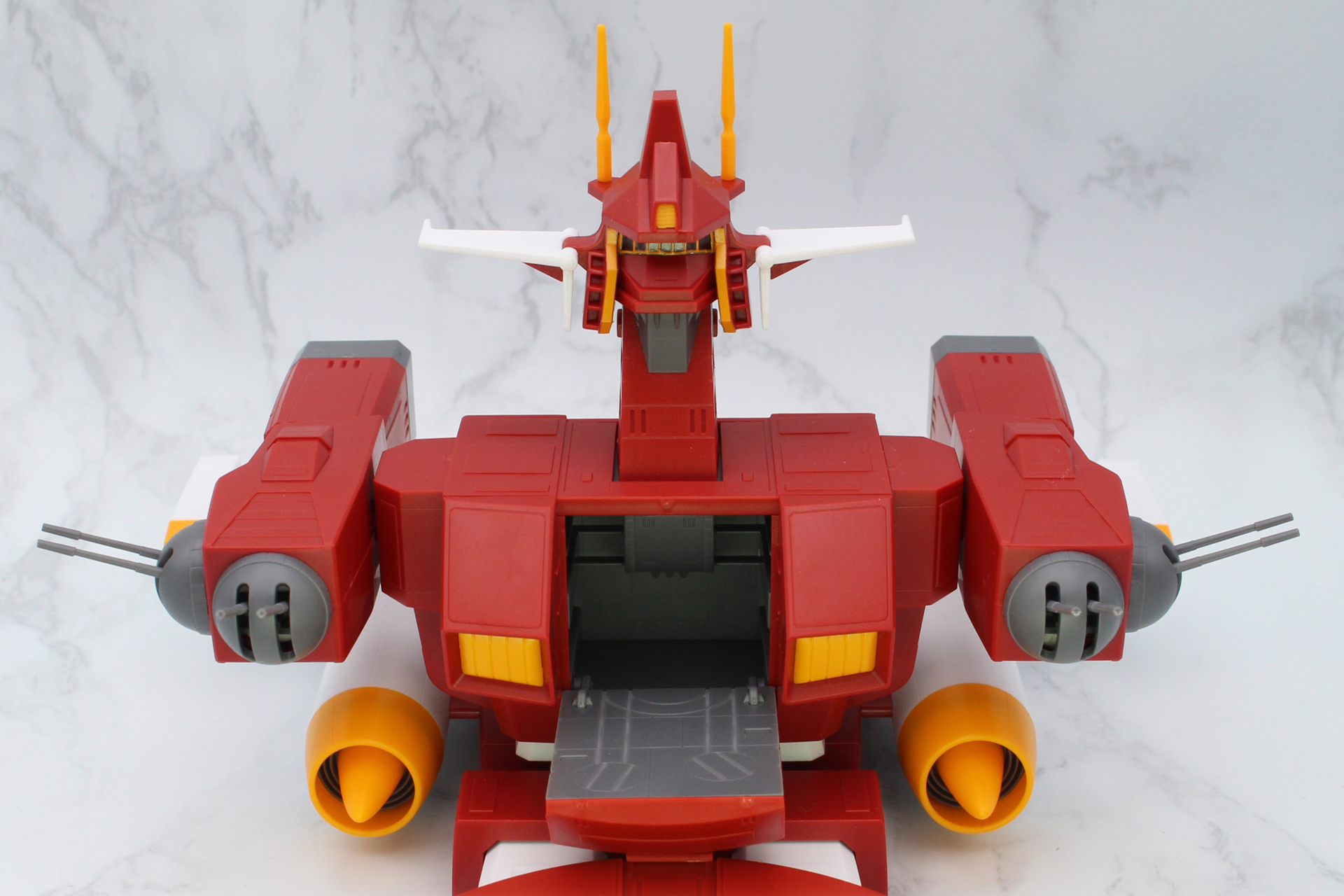 格納庫内部にもディテールがある