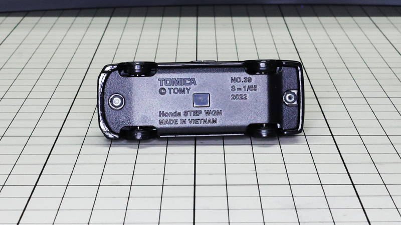 底面：モールドもなくあっさりとしていますね