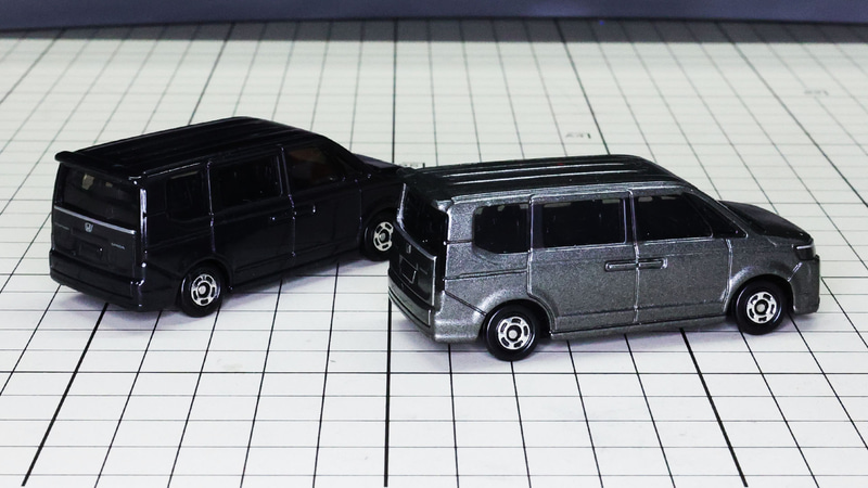 フラットなルーフ（屋根）がシャープな印象を与えています