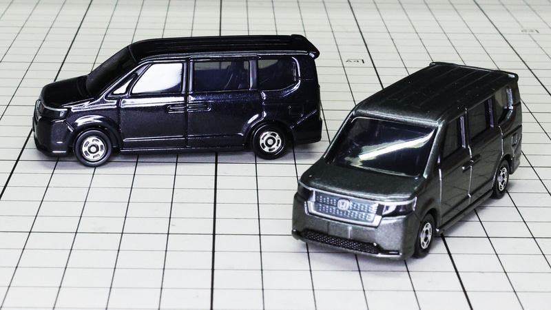 フロントグリルの細かいモールドとホンダの“H”エンブレムが！