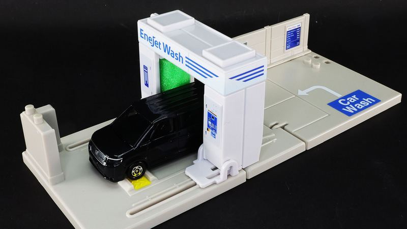 まずは洗車しておこう