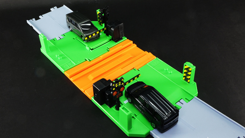 踏切は一旦停止して注意して走ろう！