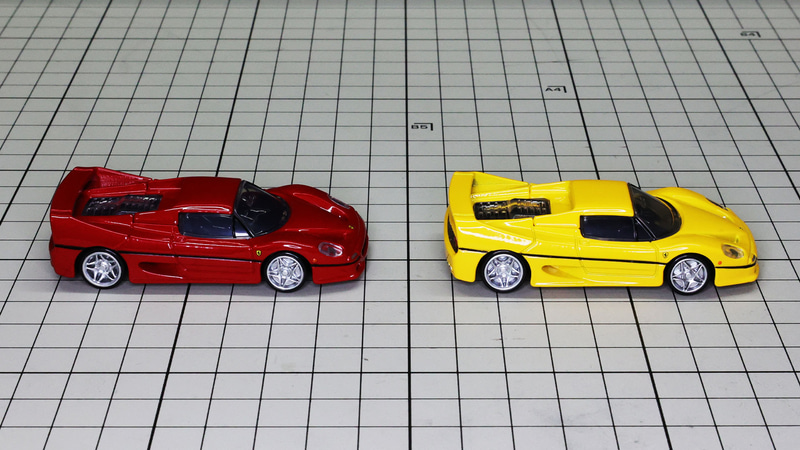 リア：リアウイングとライト周りが横一直線で低重心を感じさせます