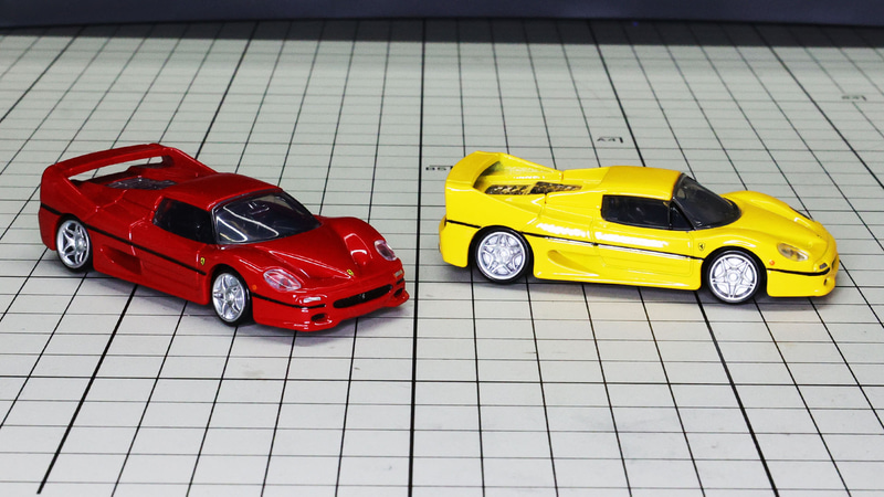 フェラーリを象徴するレッドとイエローで華やかな印象