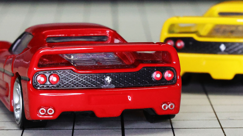 リアのロゴとランプ類の塗り分けがすばらしい精度です