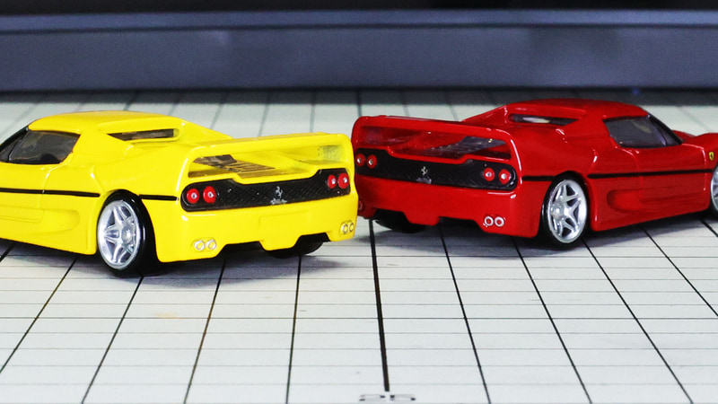 ボディサイドの黒いラインも実車同様です