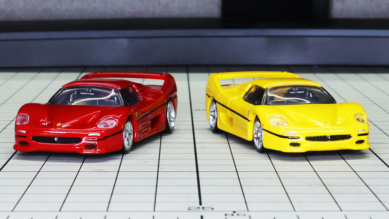 ヘッドライトはクリアーパーツで再現