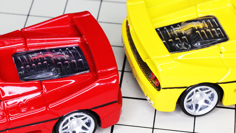 なんとエンジンのフェラーリロゴのプリントも見えます