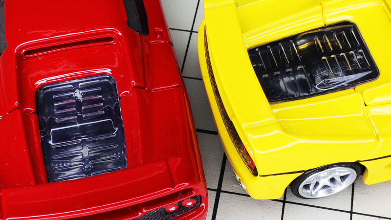 なんとエンジンのフェラーリロゴのプリントも見えます