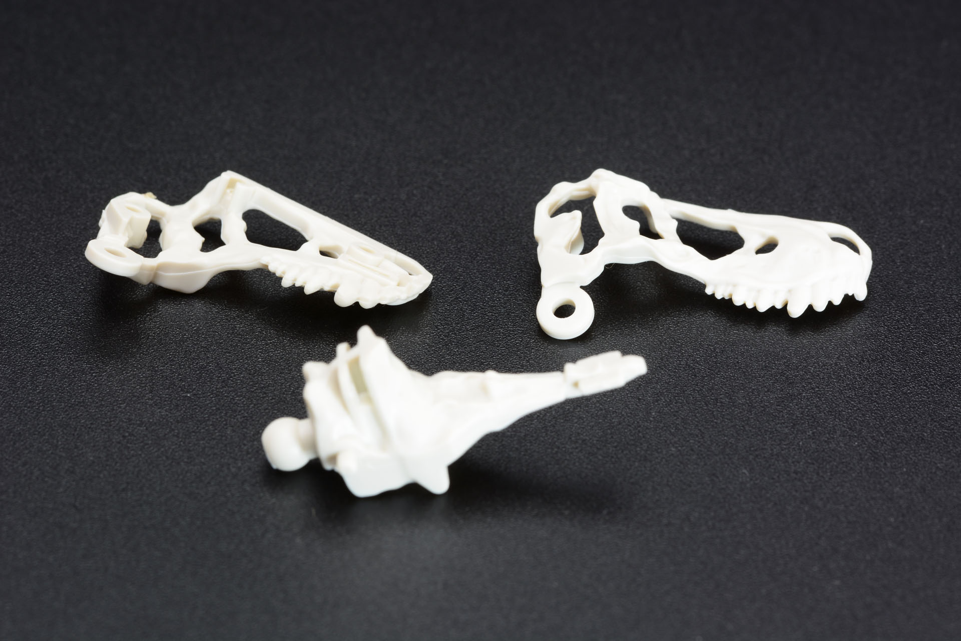 3つのパーツで厚みのある頭蓋骨を表現