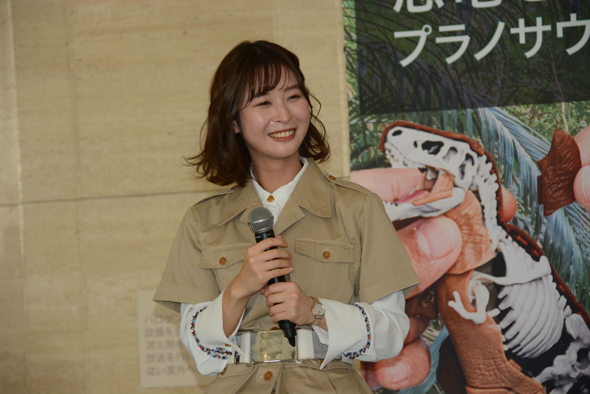 TBS系クイズ番組「東大王」で活躍している河野ゆかりさんは、恐竜に対し「まだまだわからないことがあり、すごく興味深い存在だと言うことがわかった」とコメント。子供達の組立をサポートし、クイズは全問正解だった