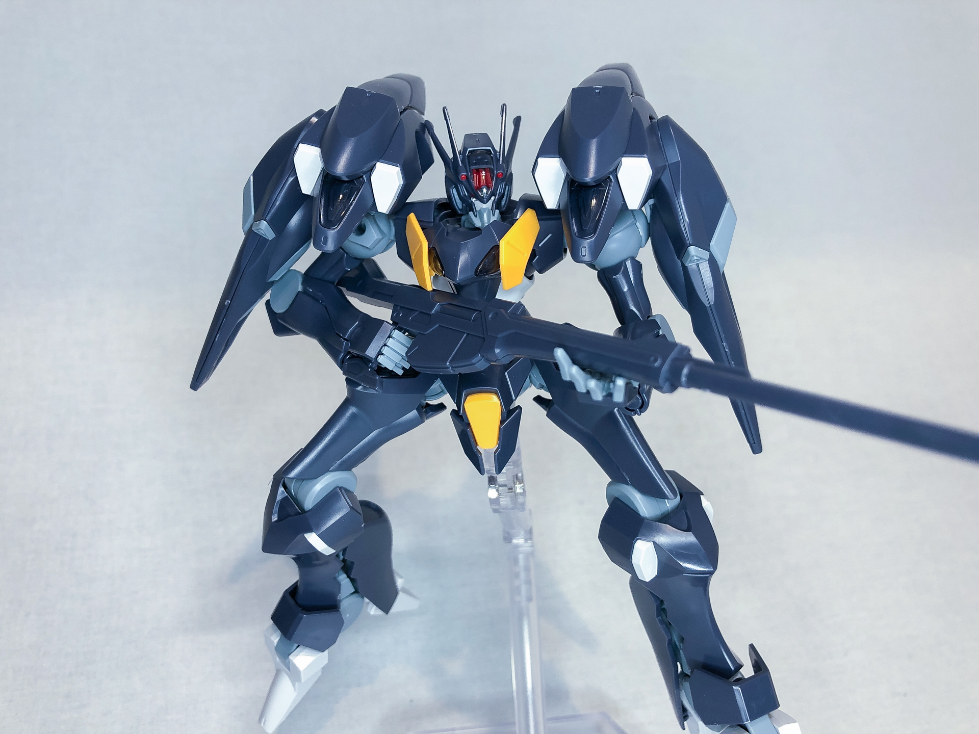 仮組を行なったガンダムファラクト。前述したとおり合わせ目もなく仮組でも十分にかっこいい仕上がりとなっています。
