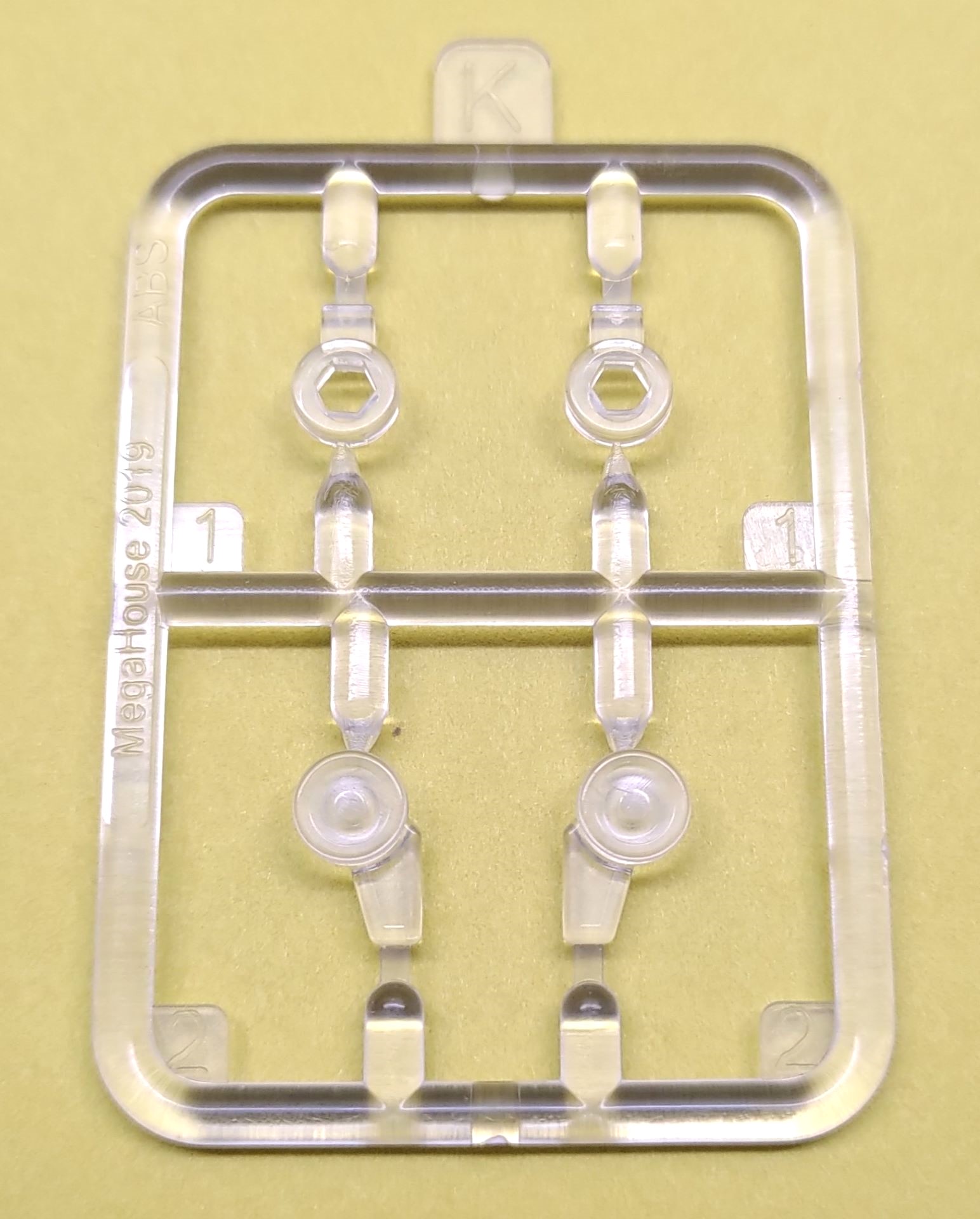 本製品には自立補助用の「かかとパーツ」も付属