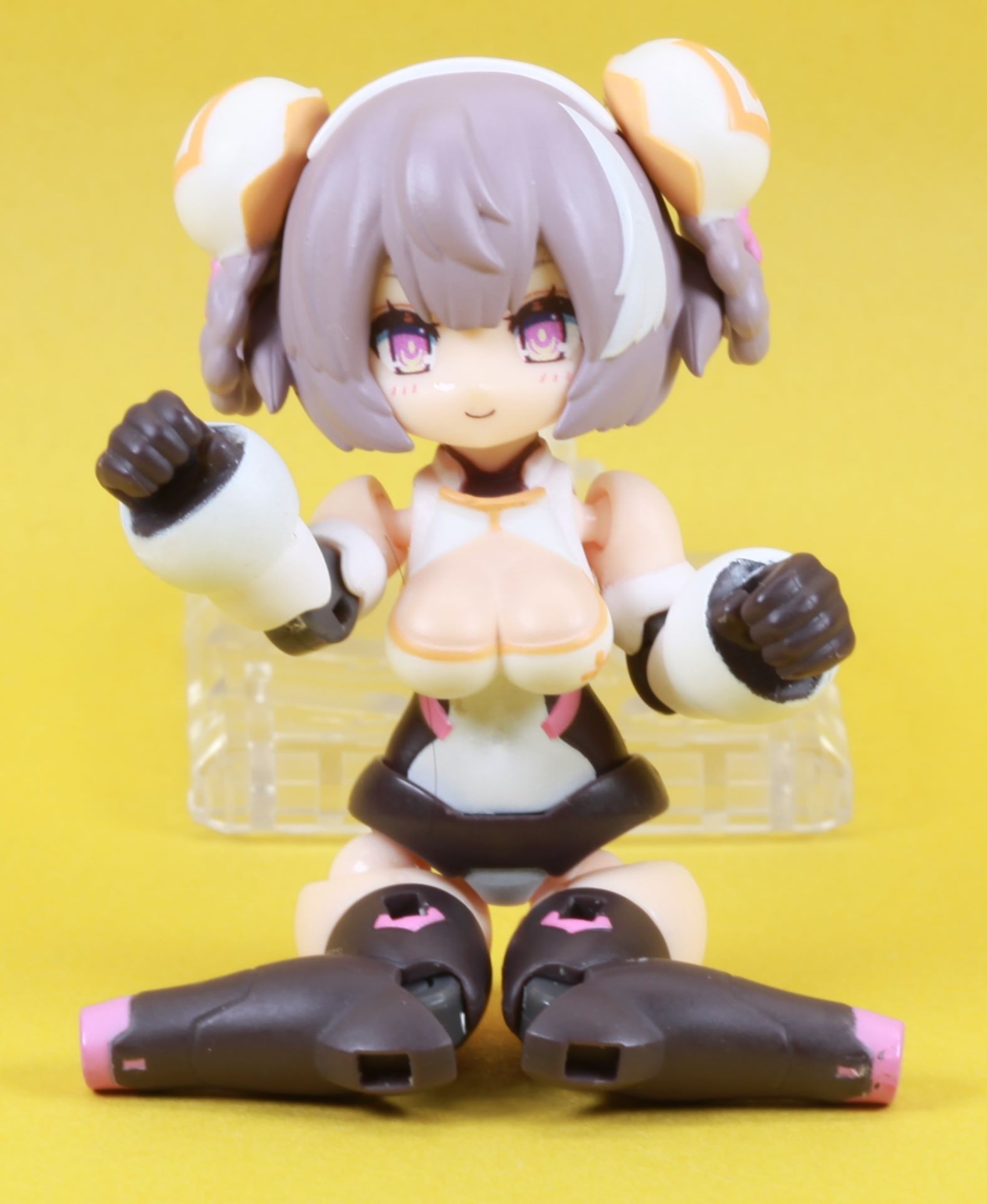 新関節構造によるぺたん座り かわいらしさもだが、この小ささでこの可動域には驚かされる