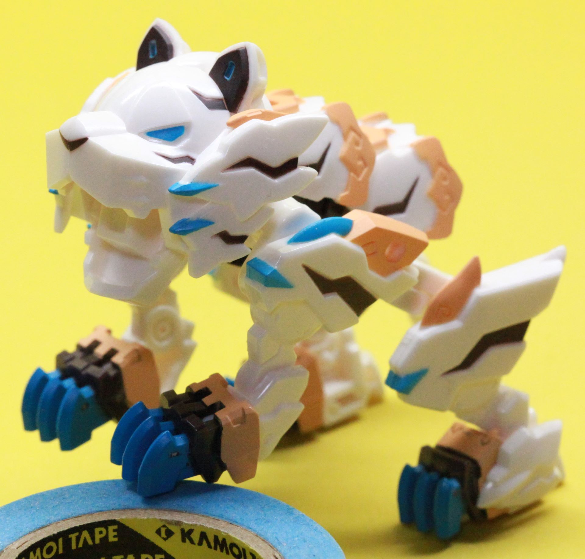 手足はしっかり可動し、咆哮する様を表現できる