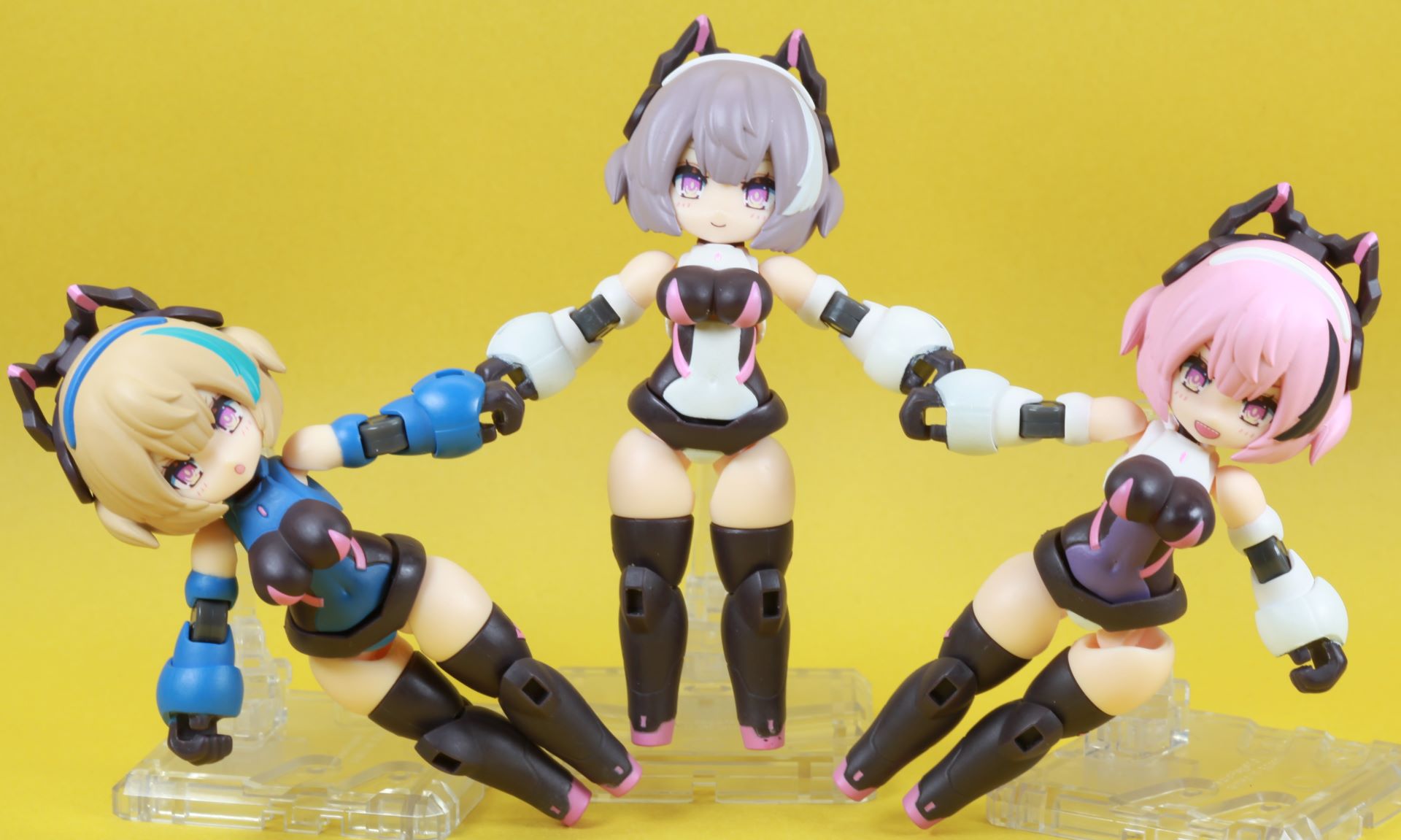 3人集まれば、組み体操のようなポーズだって！