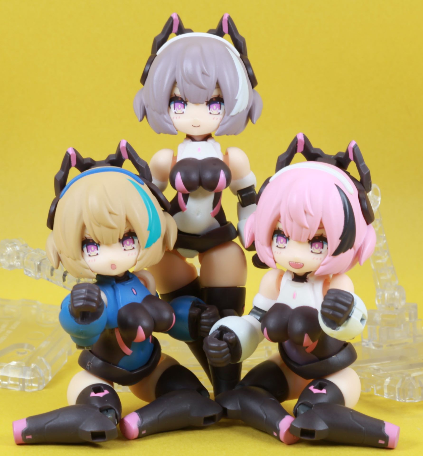 かわいらしいポーズで記念撮影