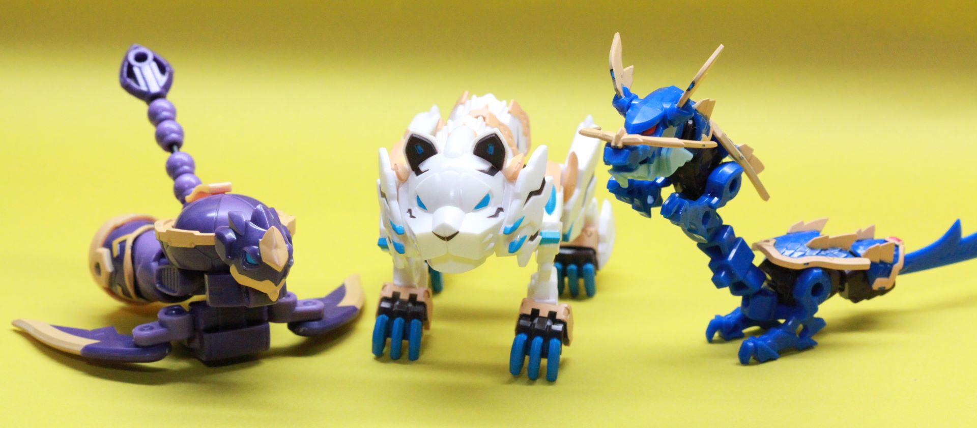 玄武は亀、青龍は龍に変形可能 ほぼ共通パーツで構成されているとは思えない高いクオリティ