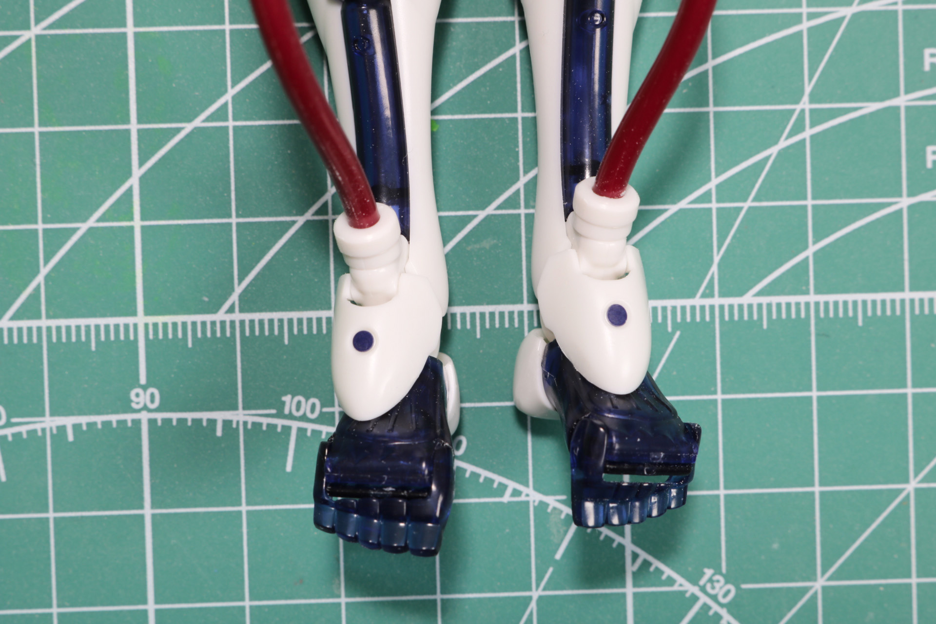 屈伸はもちろん、足先まで可動できる