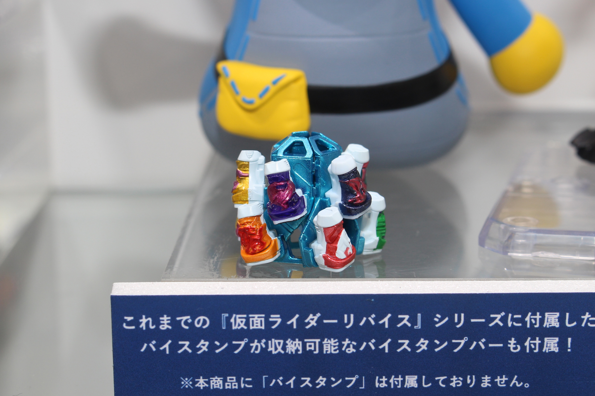 バイスタンプを収納するバイスタンプバー。写真にはないが、ベイル憑依のデモンズドライバーバックルも付属