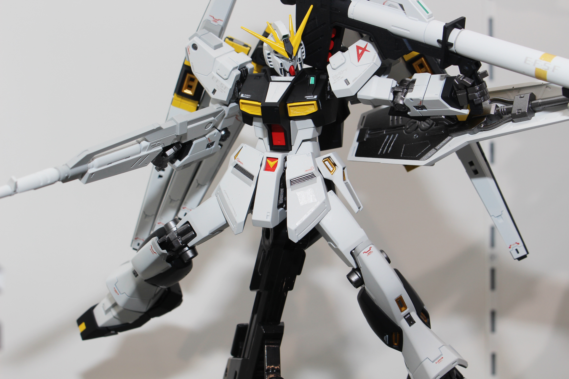 各関節を中心にダイキャストパーツを内蔵している