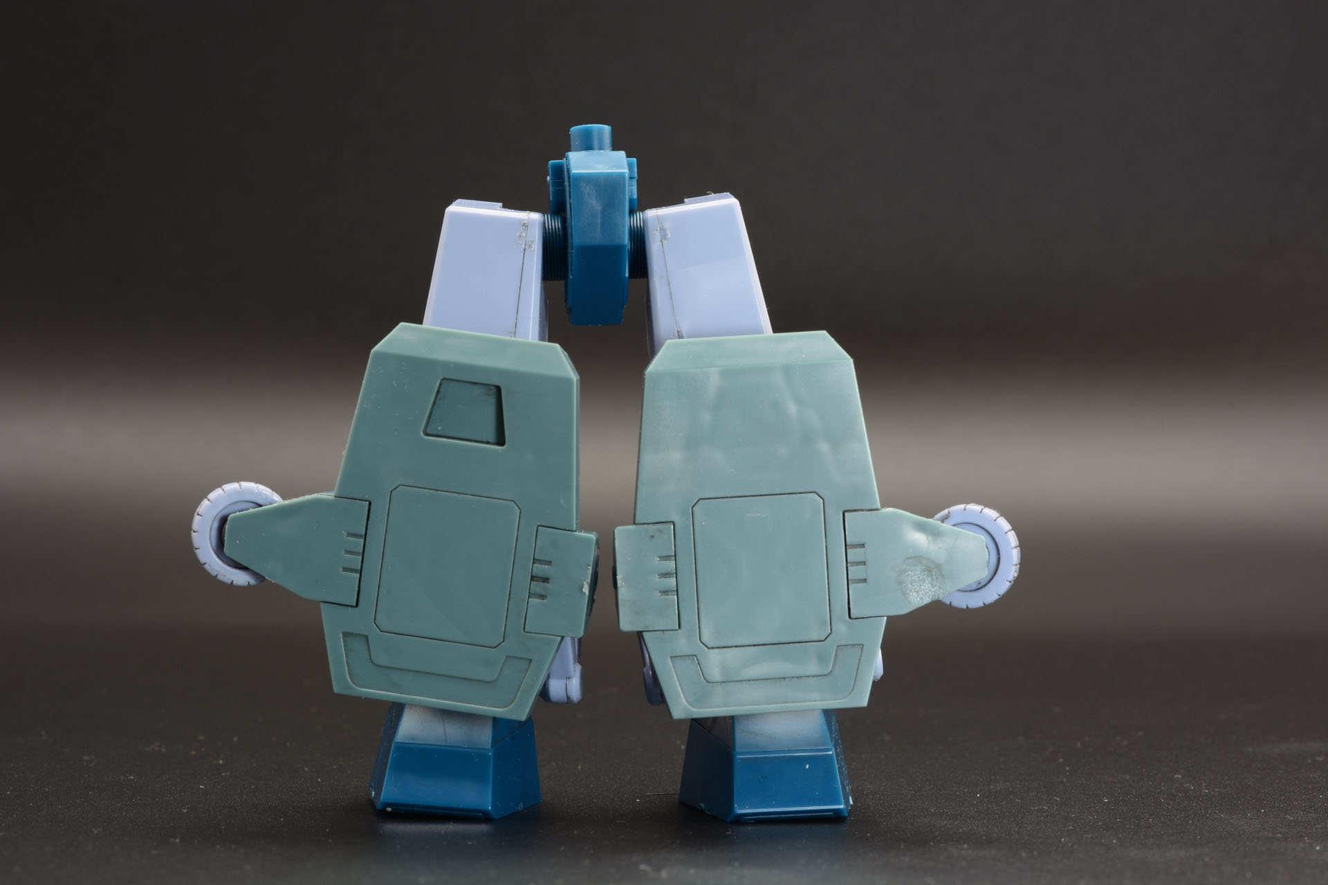 股間パーツで両足を接続