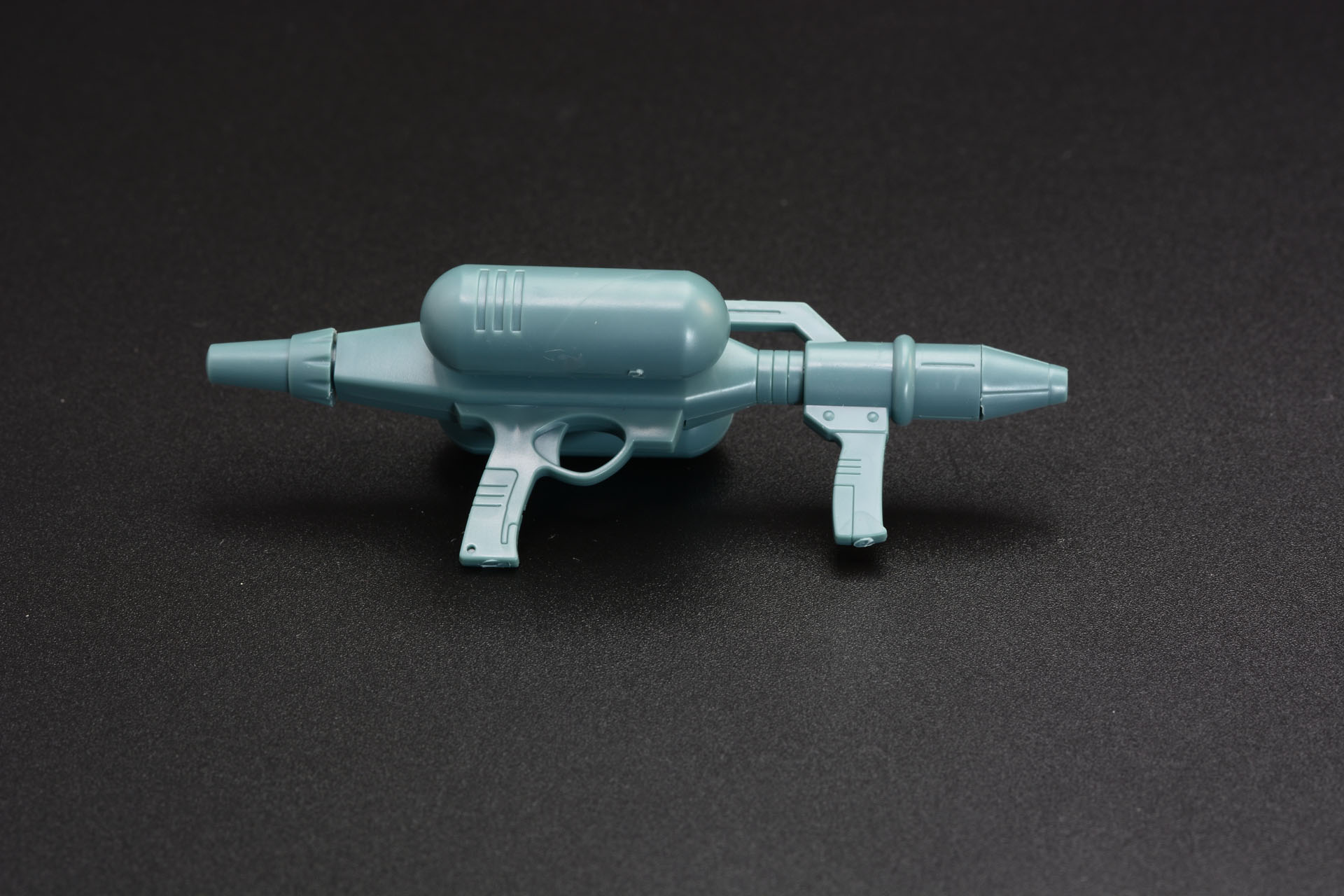 フレイムスロウワー。持ち手を組み替えれば持たせられる