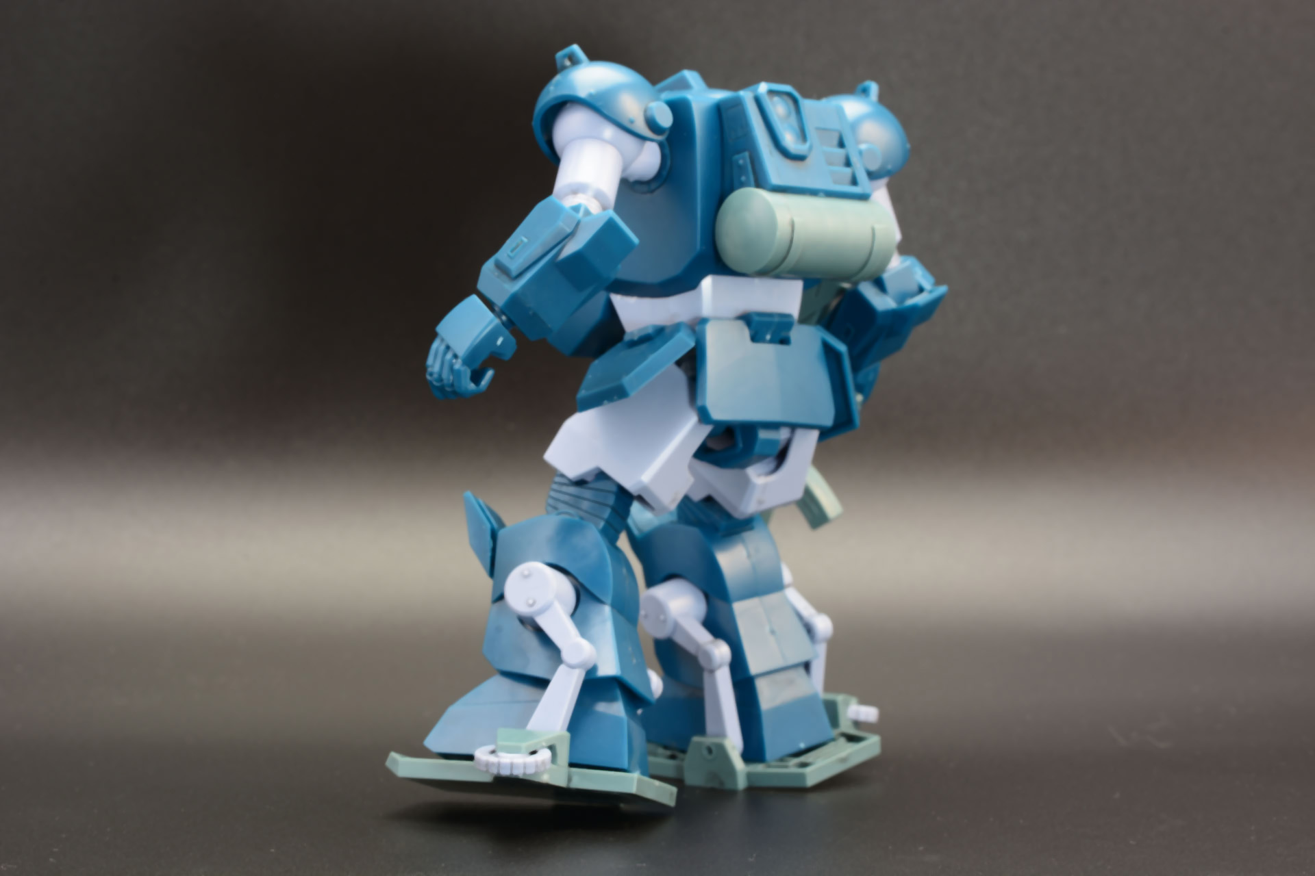 タカラの旧キットでは選択式だったが、本キットは可動で両形態を再現できる