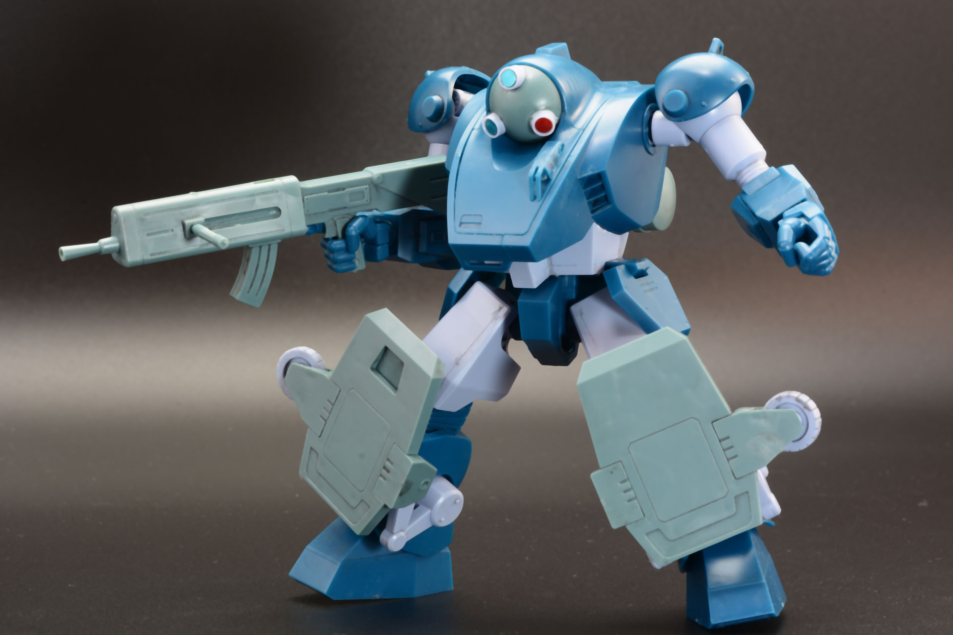 コクピットが開き、ATならではの"大きさ"が想像できるのが楽しい