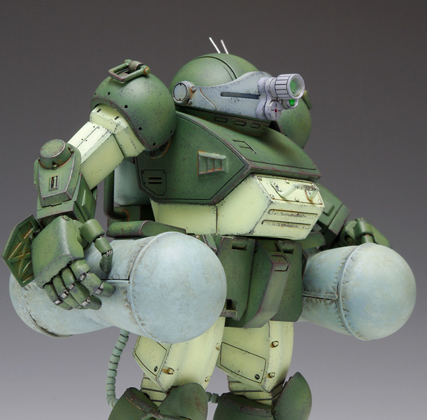 マーシィドッグはエアバージ(浮き輪)で上半身を浮かせて水上移動する。コクピットが密閉されてないため、水中での戦闘は想定されていない