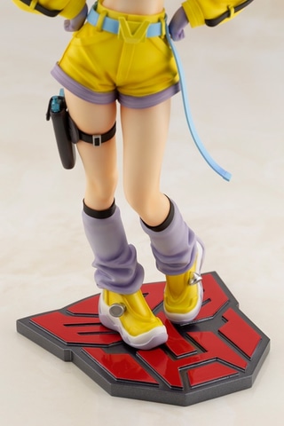トランスフォーマー」のバンブルビーが美少女化